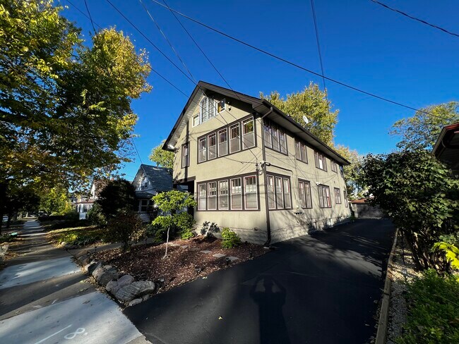 Primary Photo - 1701 Taylor St NE