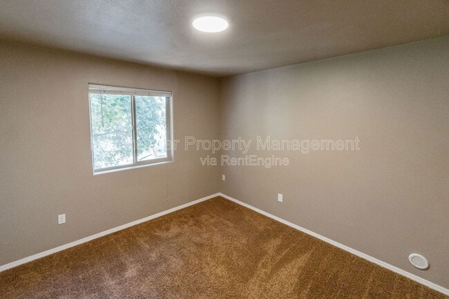Building Photo - 1023 W Knox Ave