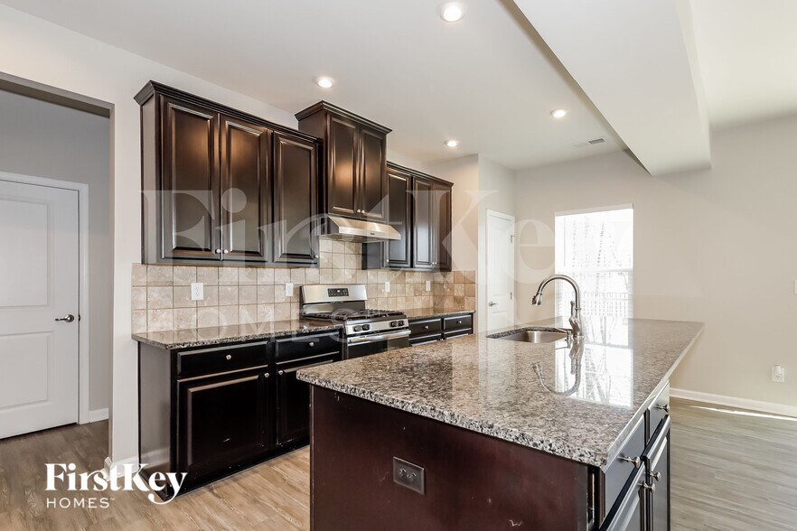 Building Photo - 1207 Harkey Creek Dr