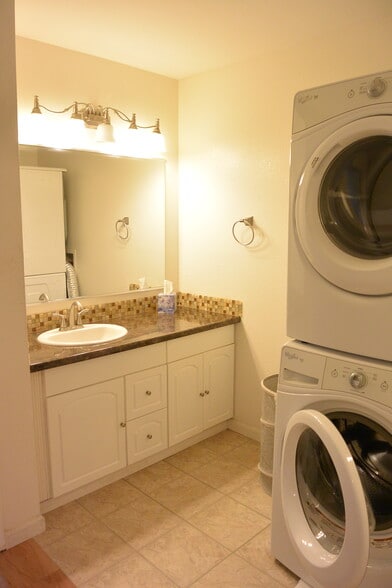 Building Photo - 98-640 Moanalua Loop