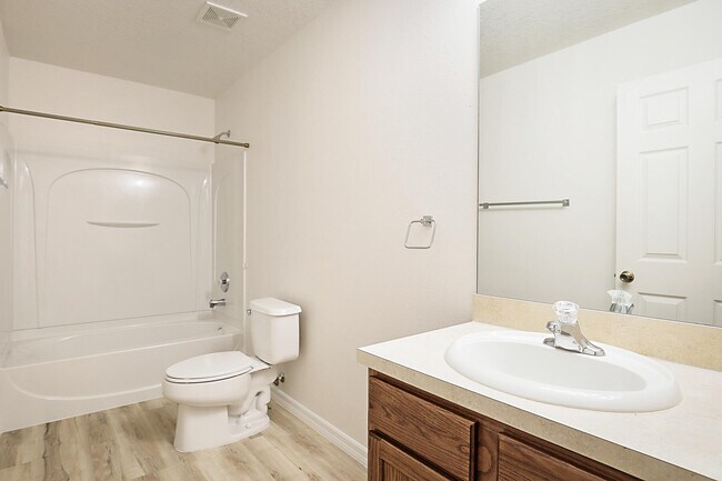 Building Photo - 617 SE Karrigan Terrace