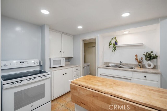 Building Photo - 832 Cypress Ave