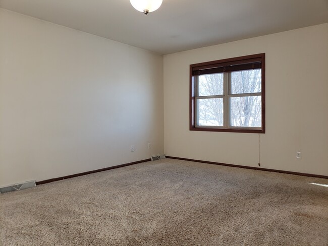 Building Photo - 3718 Stonebridge Dr