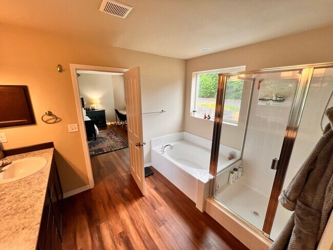 Building Photo - Spacious 3BR/2.5BA w/ Open Floor Plan, Fenced Yard, Office Nook & Garage