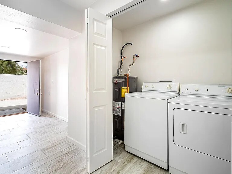 Building Photo - 1017 E West Cir Dr