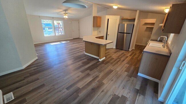 Building Photo - 178 Moonbeam Ln
