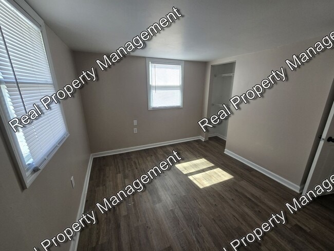 Building Photo - Updated 3 Bedroom Ranch