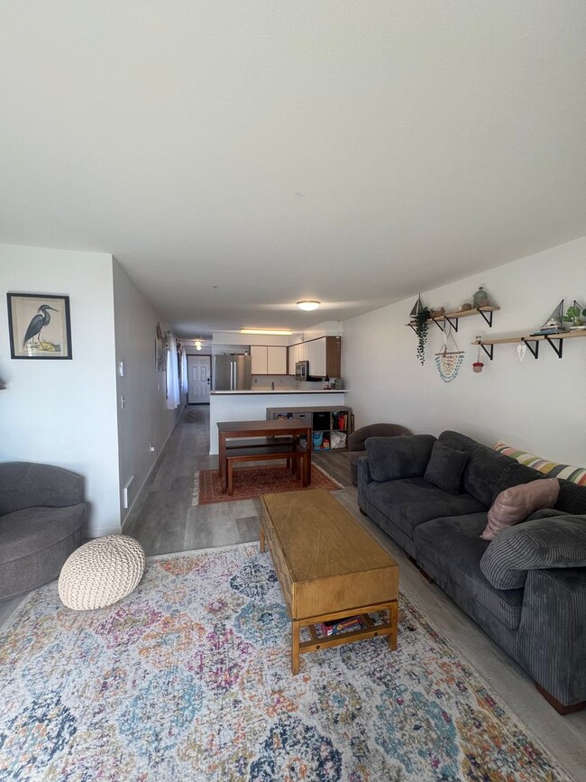Building Photo - 2Bd 2Ba Waterfront Mariners Cove Condo in ...