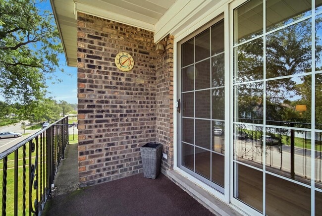 Building Photo - 1531 N Windsor Dr