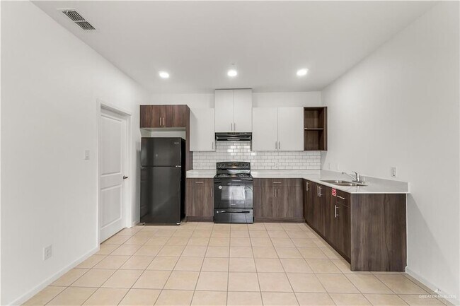 Building Photo - 418 N 3rd St