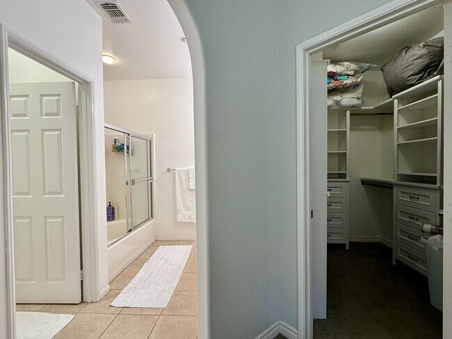Building Photo - Vibrant 3 Bedroom Townhome in Bressi Ranch