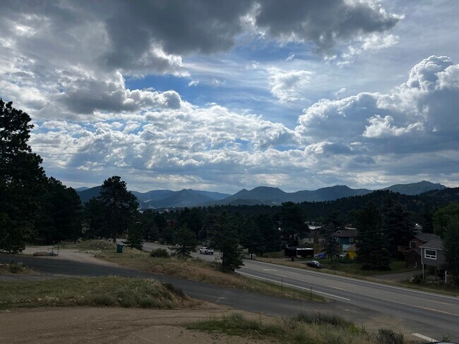 Building Photo - 425 Chapin Ln