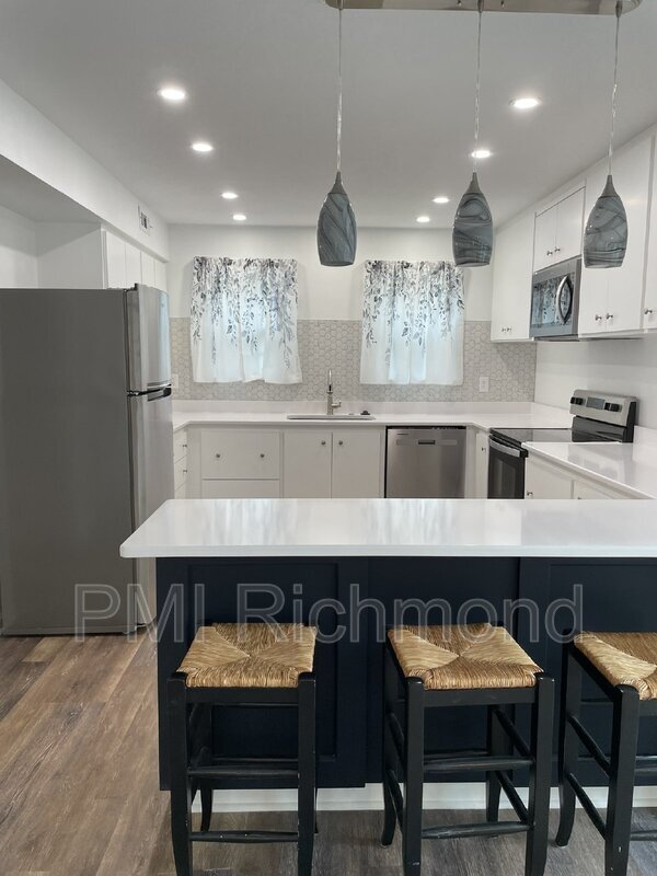 Building Photo - 9007 Covewood Rd