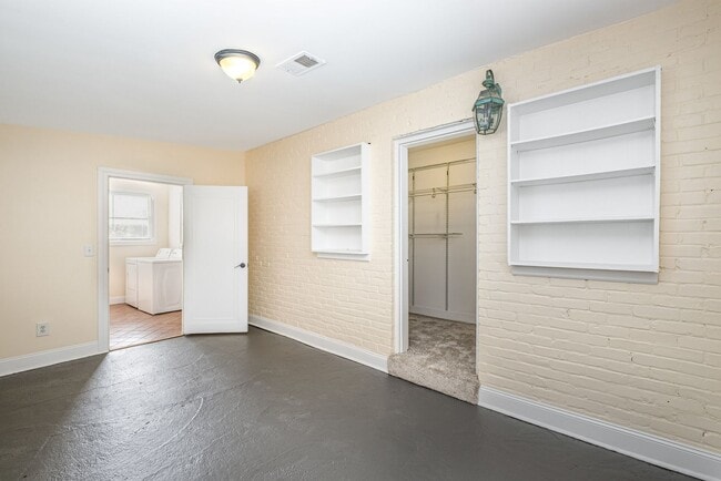 Building Photo - 4 Bedroom  Now Available!