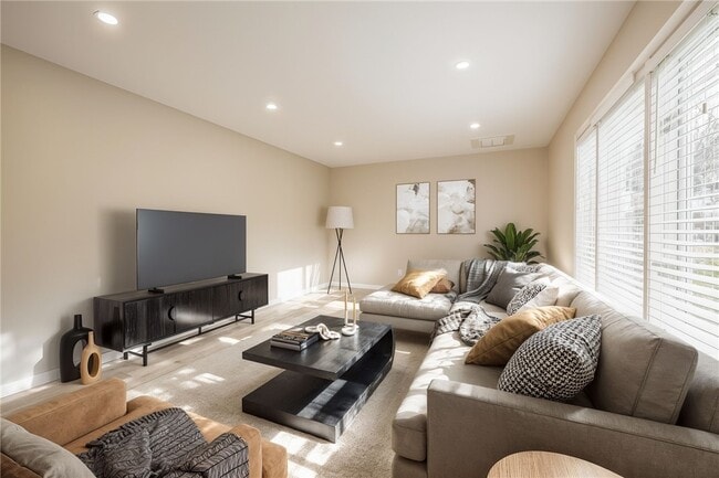 Building Photo - 27 Homestead Dr