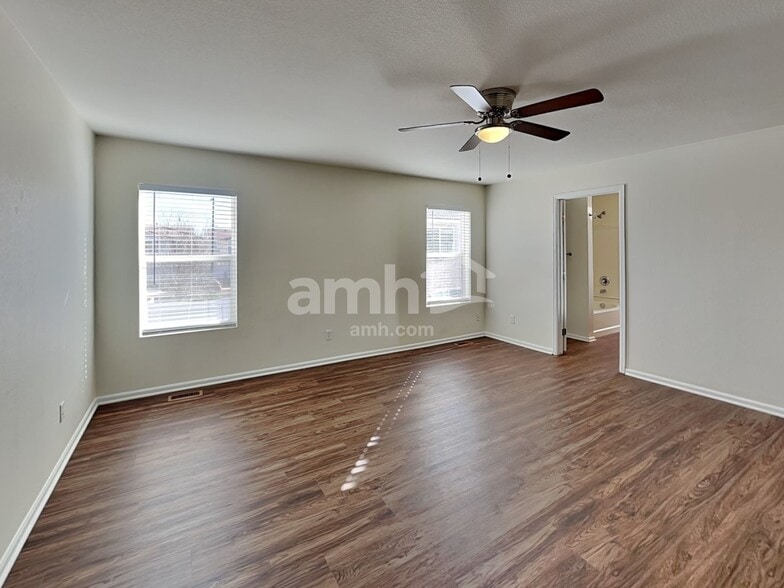 Building Photo - 5552 N Genoa St