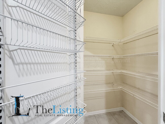 Building Photo - 7411 Surrey Wood Ln