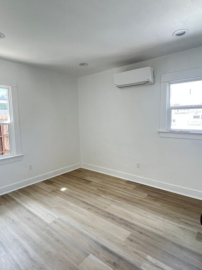 Building Photo - 108 S Guadalupe Ave