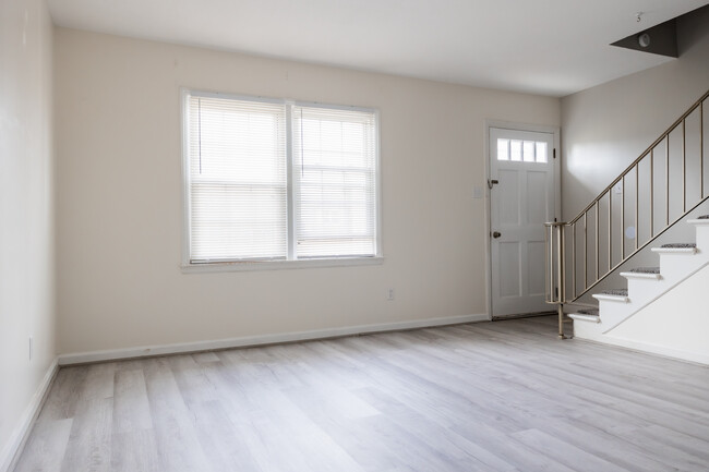 Living Room - Coat of Arms Apartments