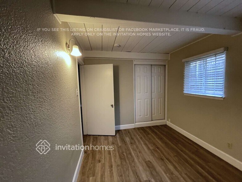 Building Photo - 2816 Glenside Dr