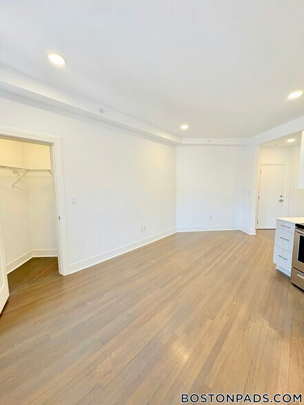 Building Photo - 11 Queensberry St