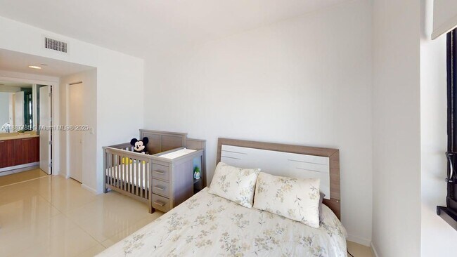 Building Photo - 5300 Paseo Blvd
