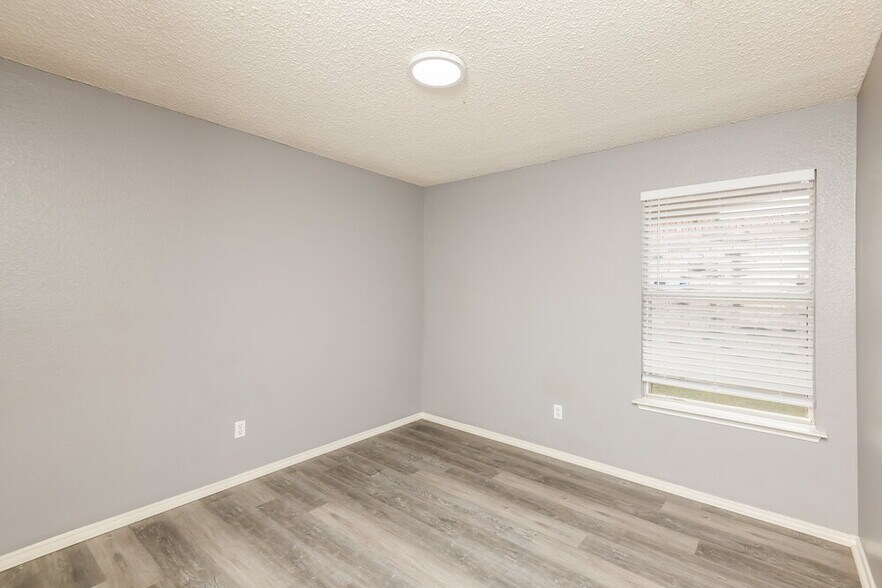 Building Photo - 2607 Whitehurst Dr