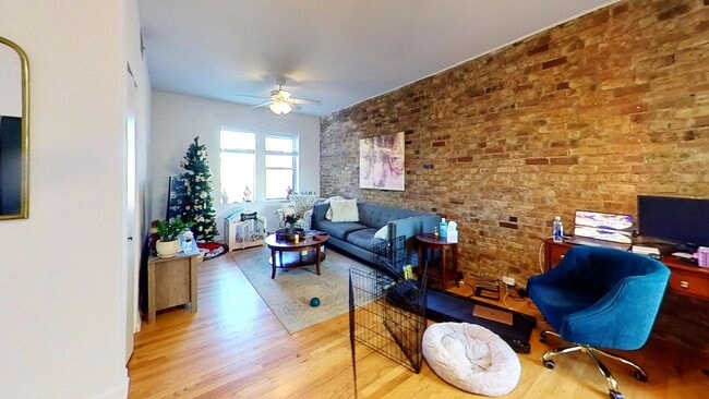 Building Photo - 1307 W Addison St