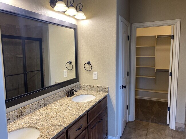 Building Photo - 6202 W Sage Dr