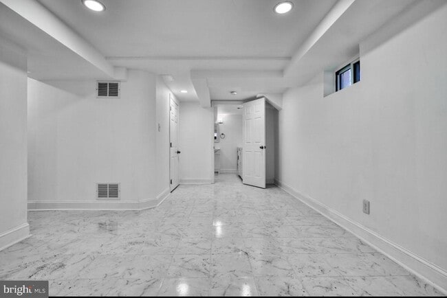Building Photo - 701 Platinum Ave