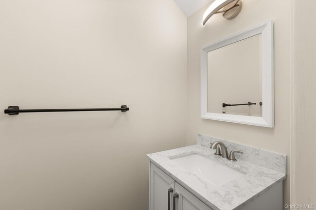 Building Photo - 500 NY-299