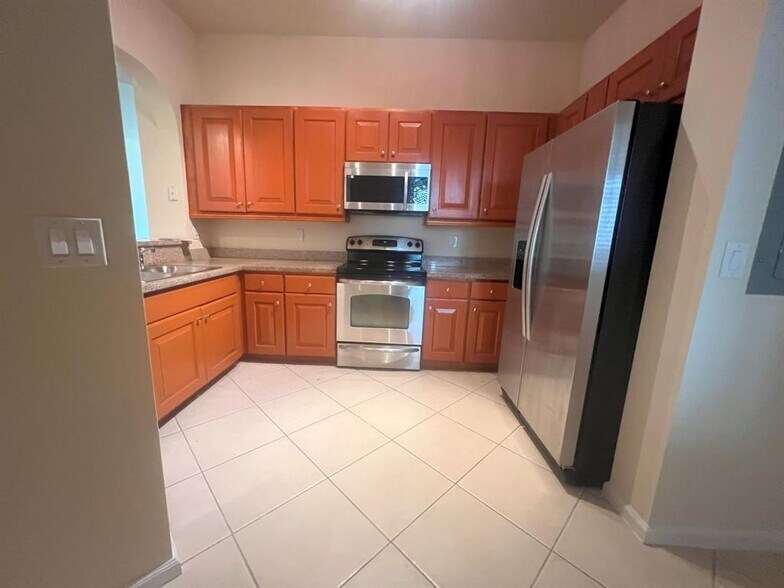 Building Photo - 3500 Oaks Clubhouse Dr