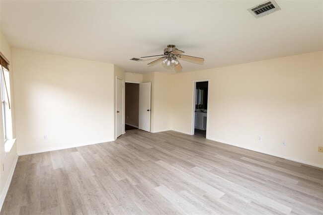 Building Photo - 2214 Milan Dr
