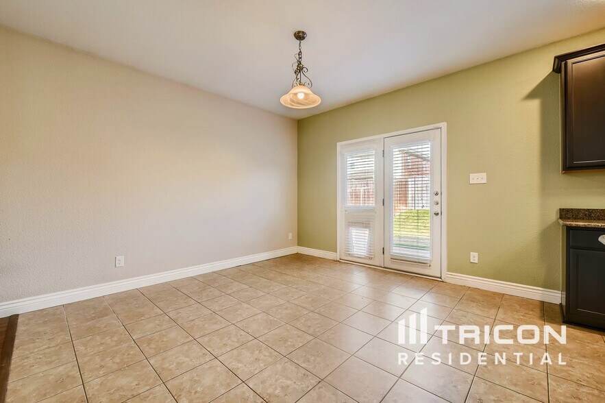 Building Photo - 1735 Oak Glen Dr