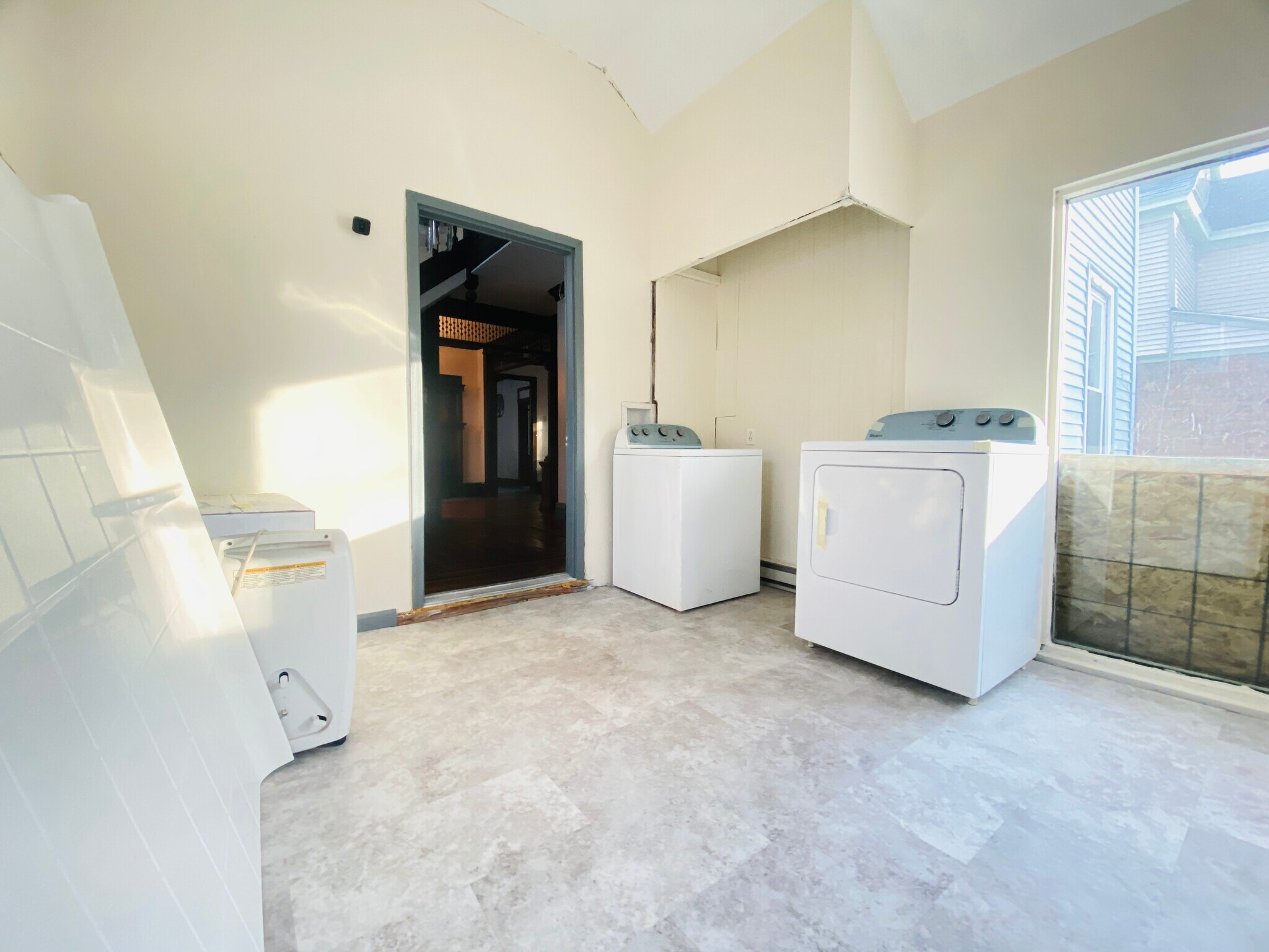 Building Photo - 1337 Madison St