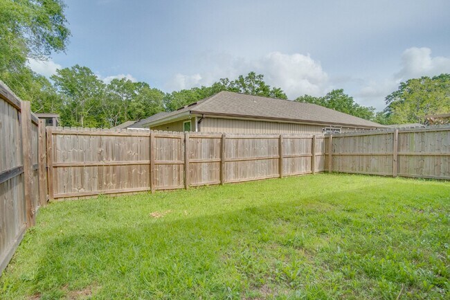 Building Photo - Beautiful 3-Bedroom, 2-Bath with 1-Car Garage, Open Floor Plan, Stainless Steel Appliances, and F...