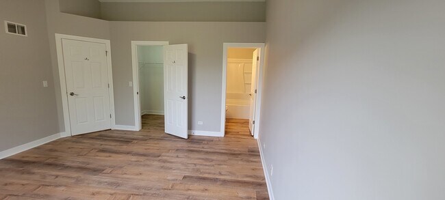Building Photo - 321 Robin Glen Ln