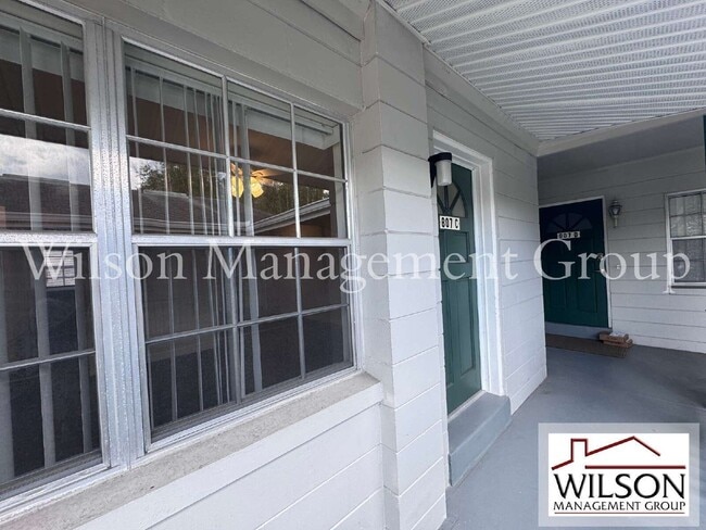 Building Photo - 807 Vassar St