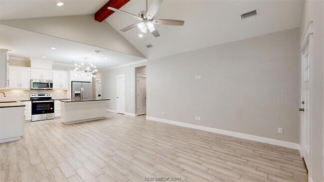 Building Photo - 513 Kubin St