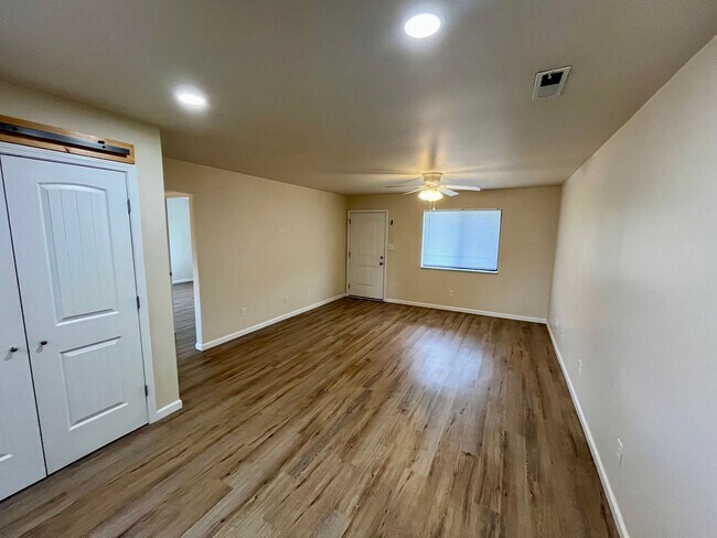Building Photo - 2 Bedroom | 2 Bathroom | Apartment