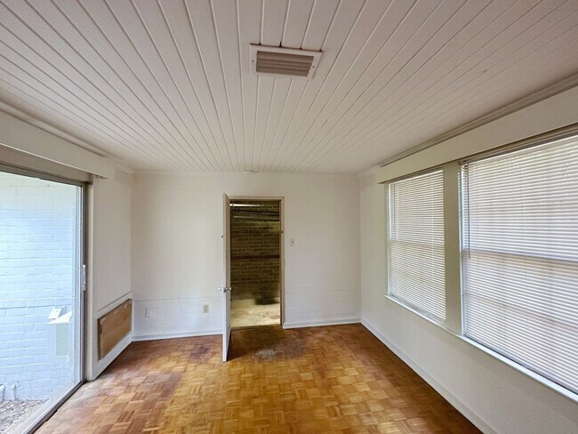 Building Photo - 3 Bedroom, 3 Bath House in Hibiscus Park -...