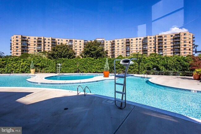 Building Photo - 8360 Greensboro Dr