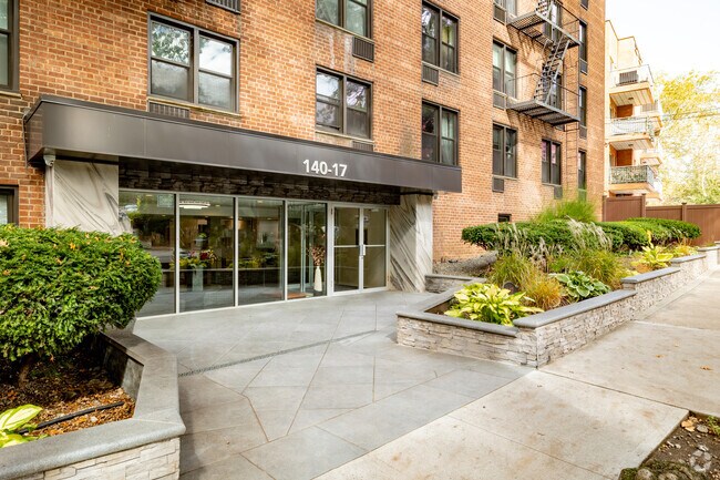 Building Photo - 140-17 84th Dr