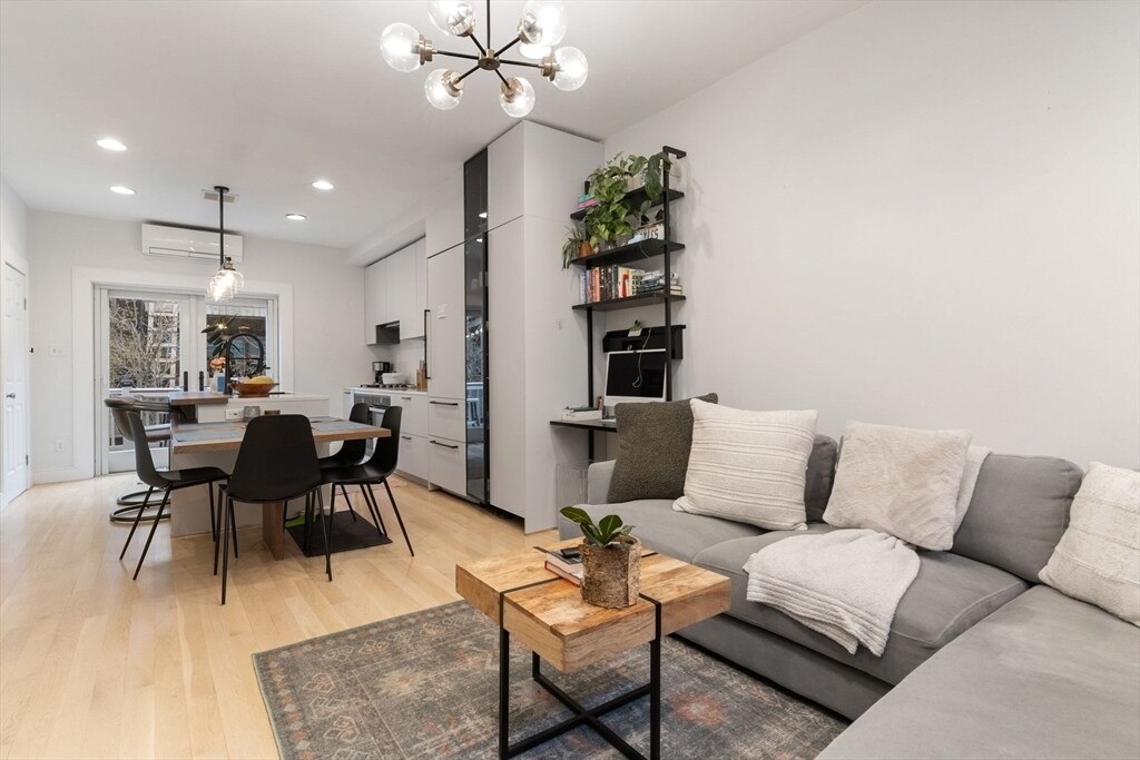 Building Photo - 62 Bolton St