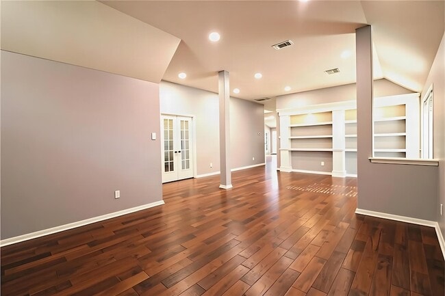 Building Photo - 1423 Greenway Village Dr
