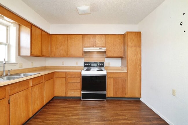 Building Photo - 508 N 6th St