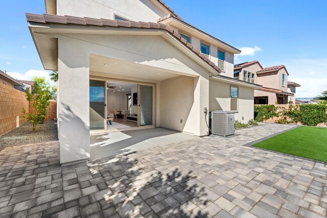 Building Photo - 35722 McCarthy St