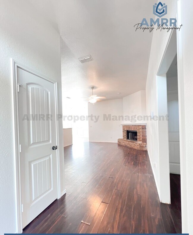 Building Photo - Charming 3 bed 2 bath home