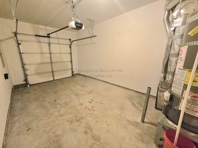 Building Photo - 17923 SW Niks Dr