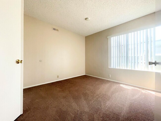 Building Photo - 1008 Bridle Path Way